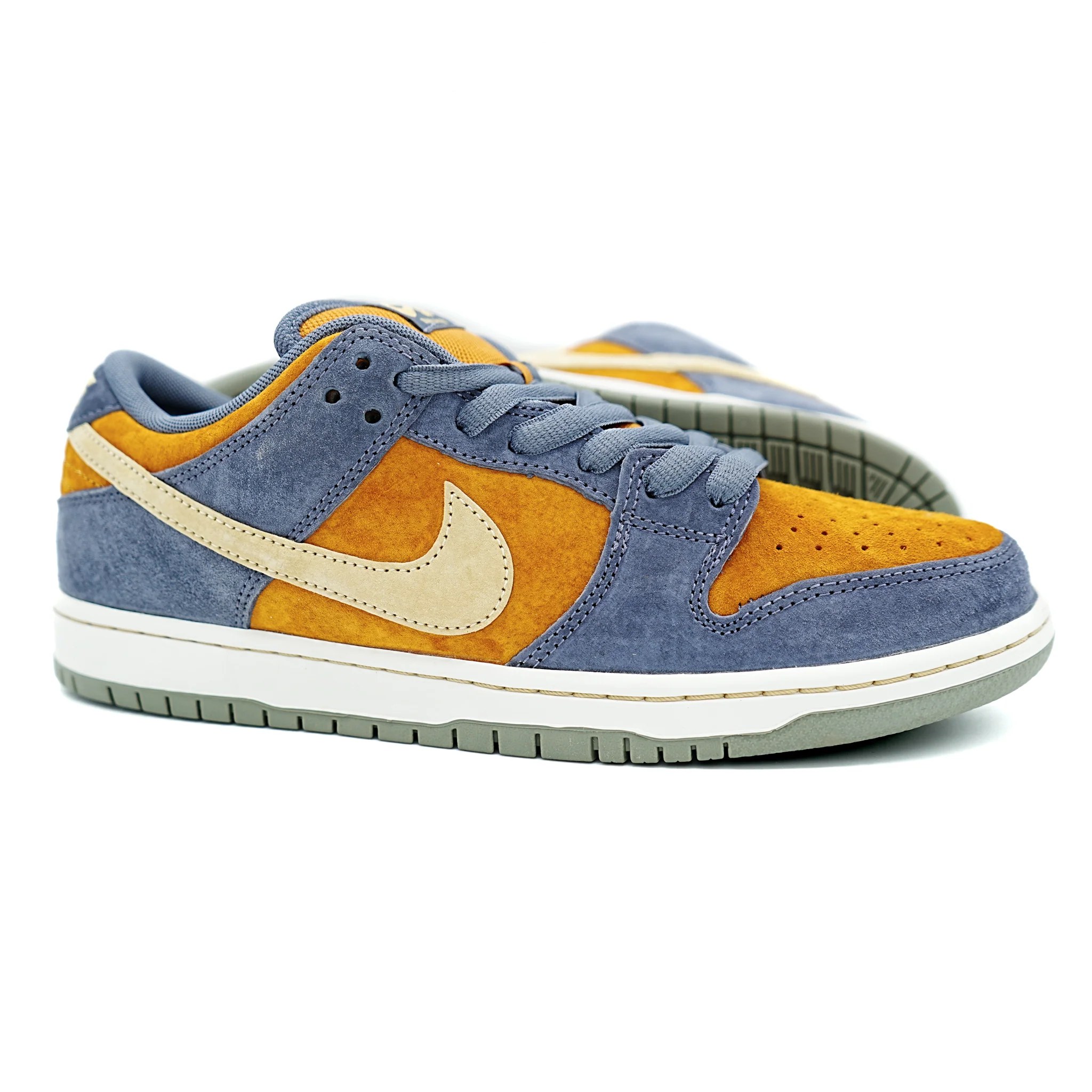 Nike SB Dunk Low - Light Carbon