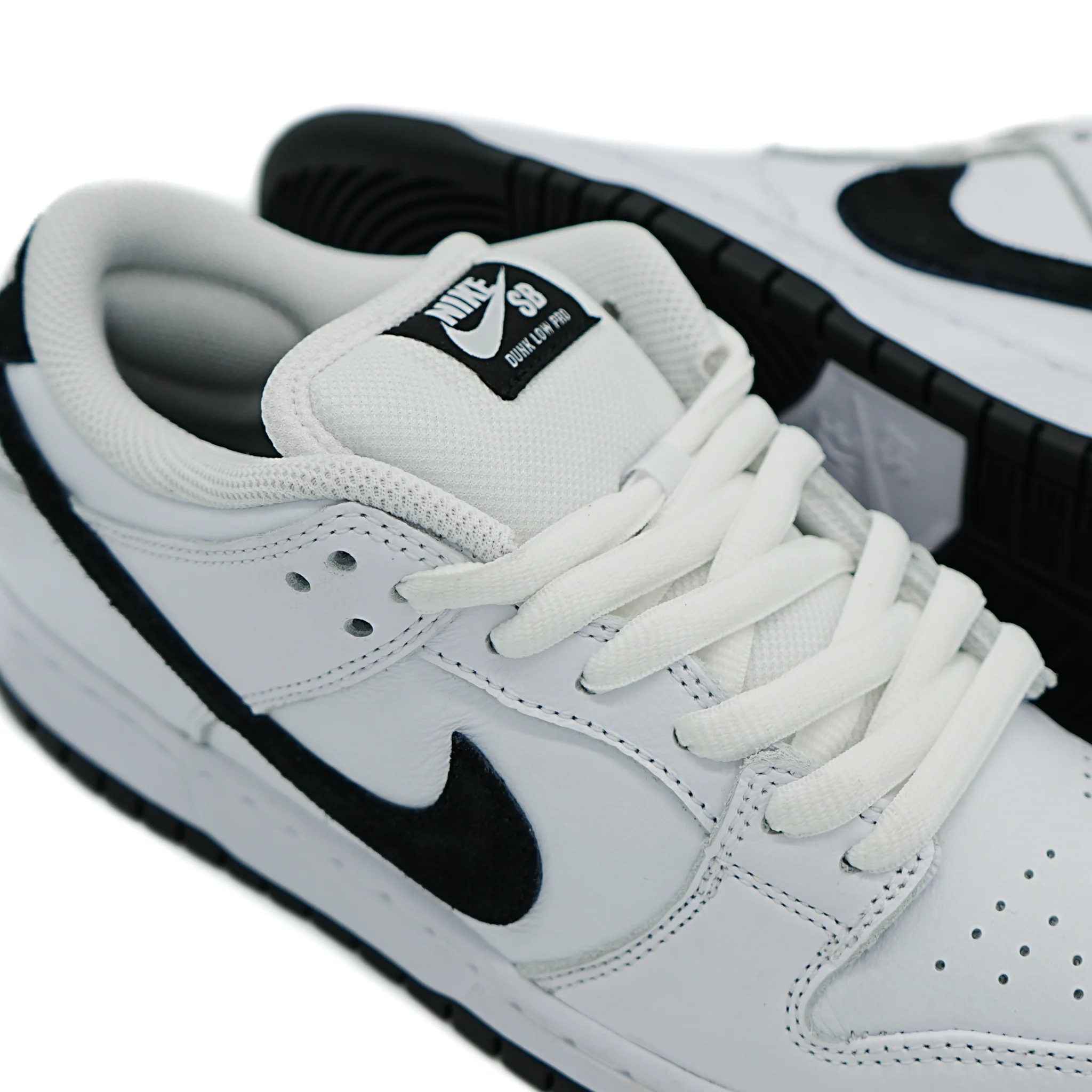 Nike SB Dunk Low - White/Black/White - Image 2